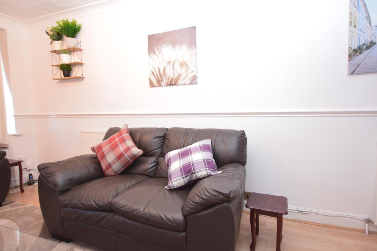 London Luxury 5 Bedroom House 2 Min Walk To The Tube Station Dagenham Exterior photo