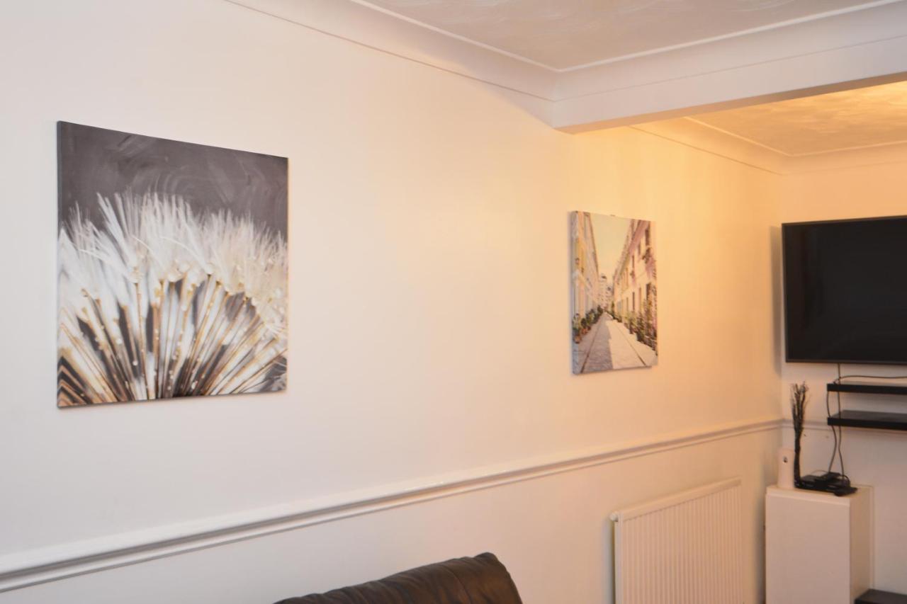 London Luxury 5 Bedroom House 2 Min Walk To The Tube Station Dagenham Exterior photo