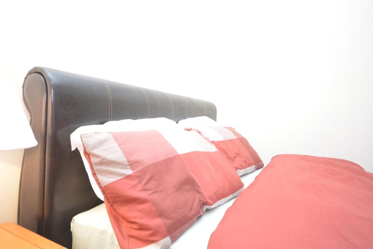 London Luxury 5 Bedroom House 2 Min Walk To The Tube Station Dagenham Exterior photo