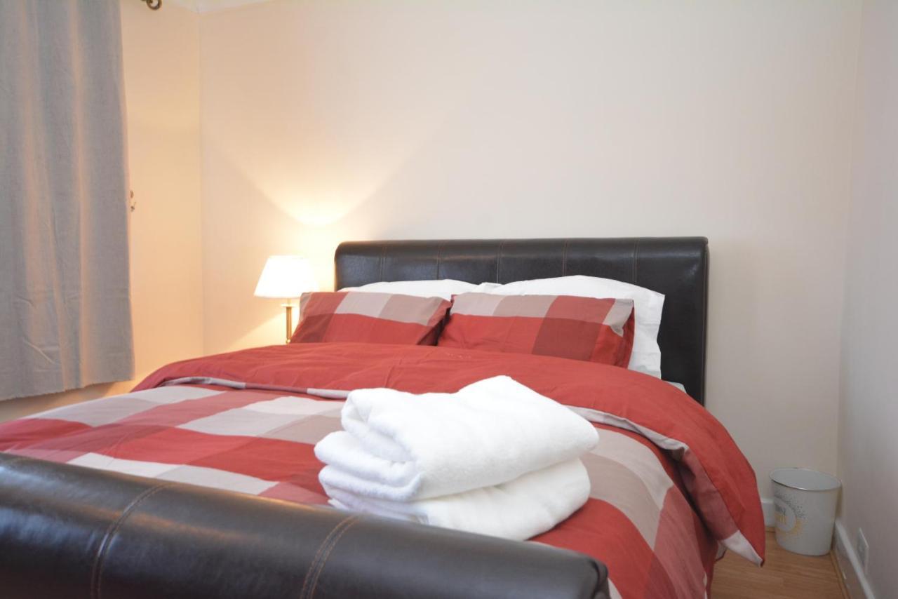 London Luxury 5 Bedroom House 2 Min Walk To The Tube Station Dagenham Exterior photo