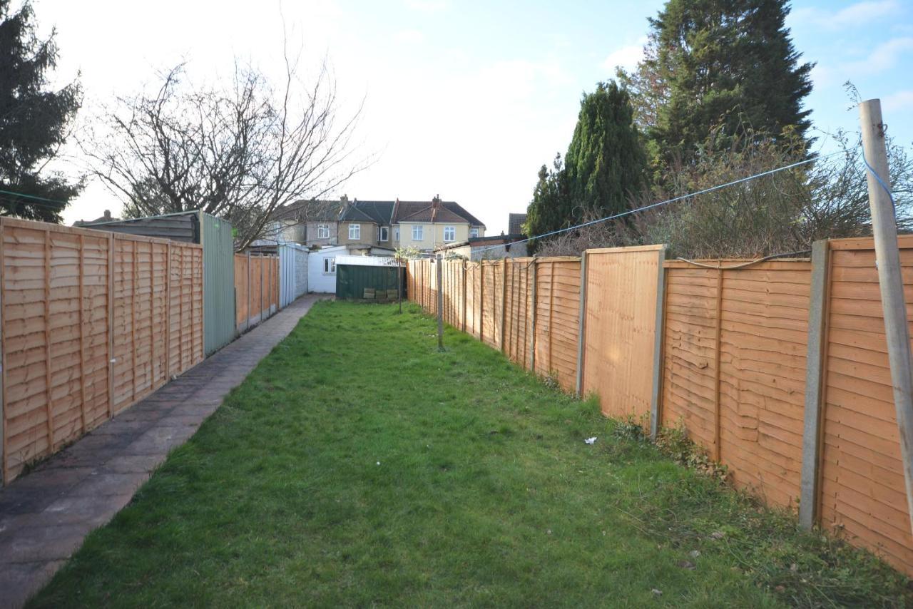 London Luxury 5 Bedroom House 2 Min Walk To The Tube Station Dagenham Exterior photo