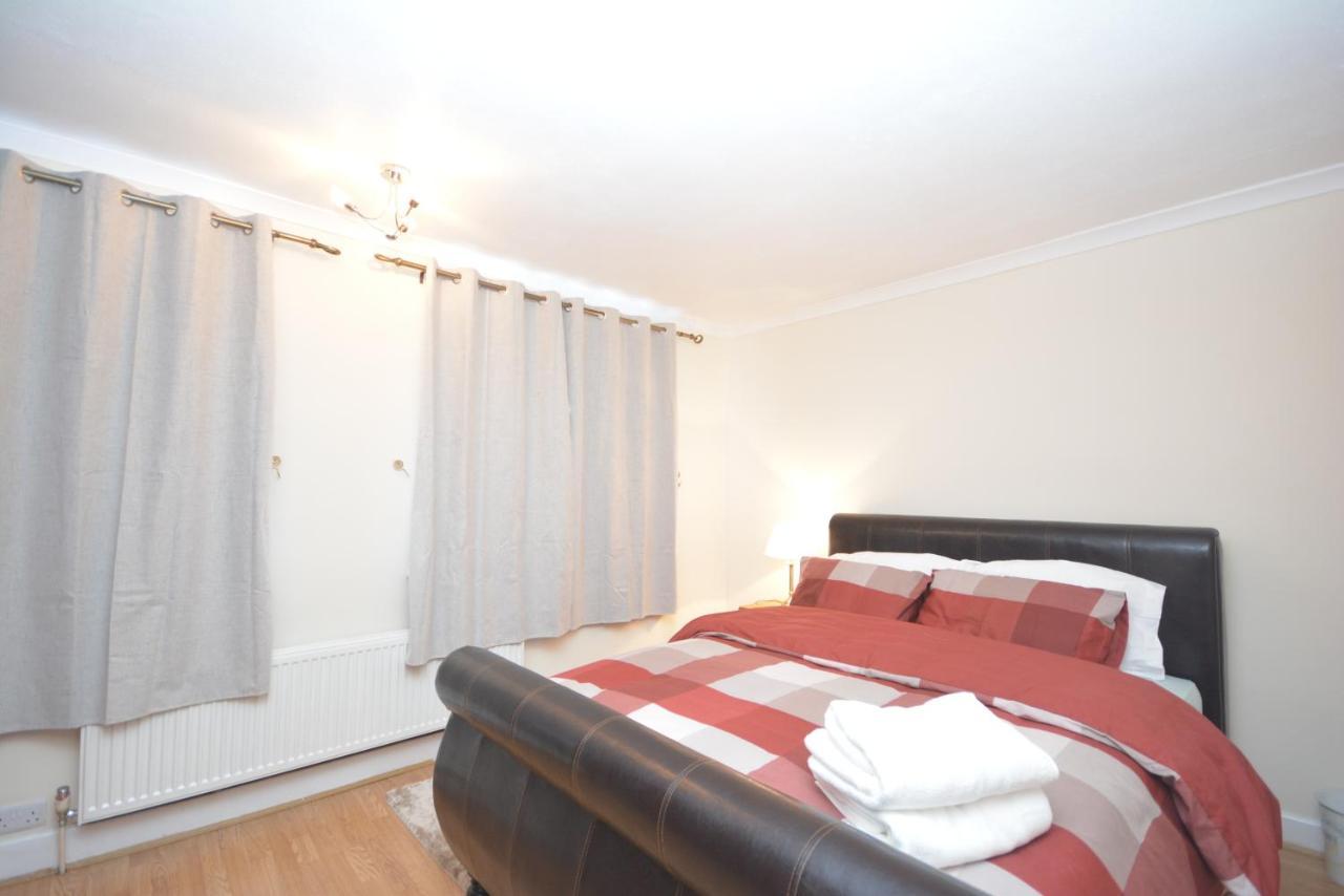 London Luxury 5 Bedroom House 2 Min Walk To The Tube Station Dagenham Exterior photo