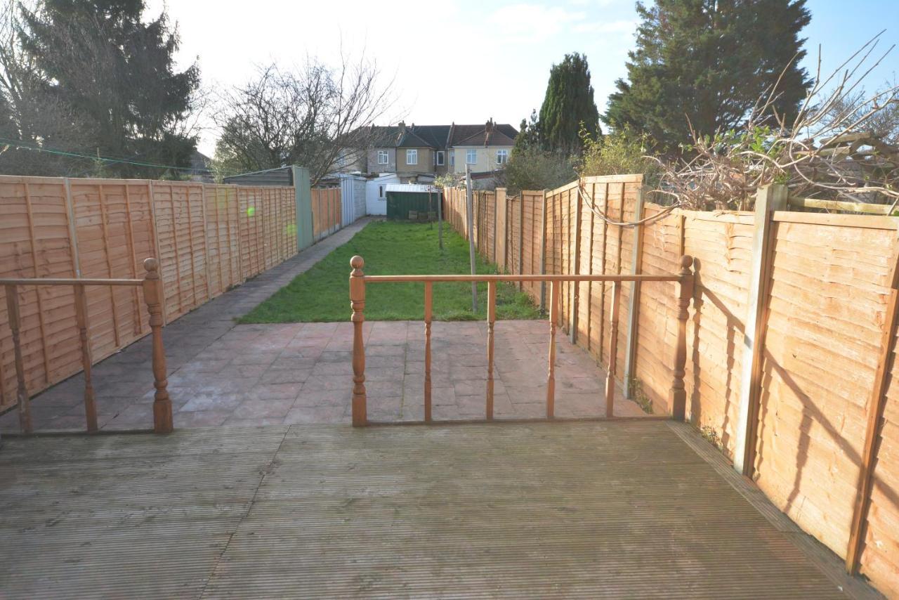 London Luxury 5 Bedroom House 2 Min Walk To The Tube Station Dagenham Exterior photo